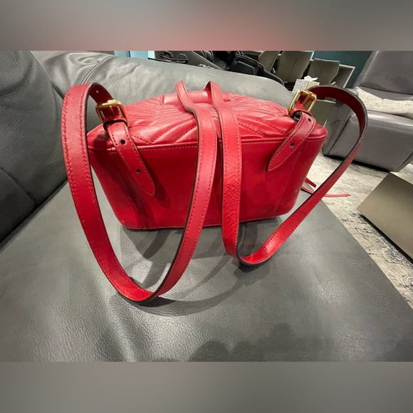 GUCCI
Red Chevron Leather Marmont Backpack Bag - Picture 6 of 10